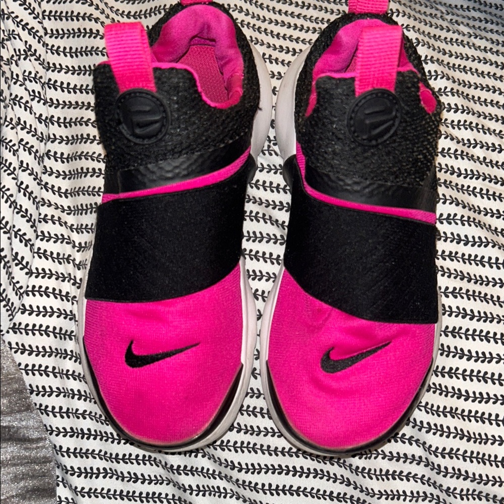 Nike Kids Vibrant Pink and Black Slip-On Sneakers